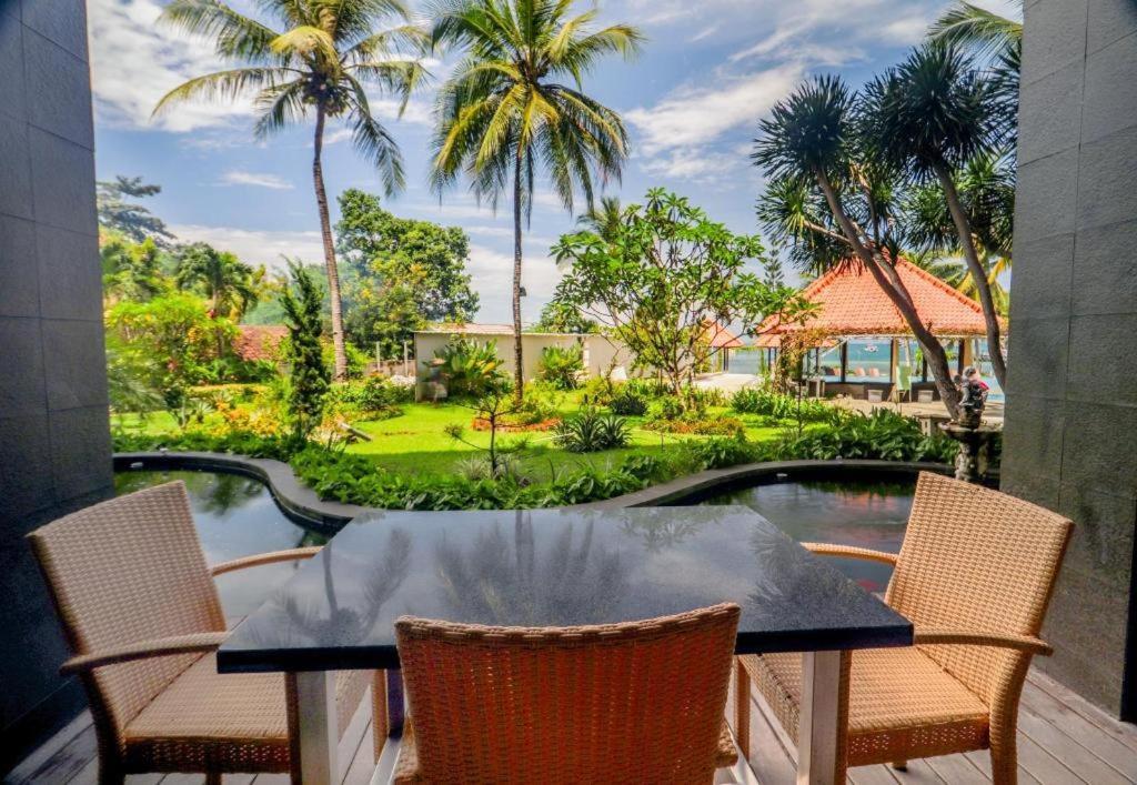 Laprima Hotel Labuan Bajo Kültér fotó
