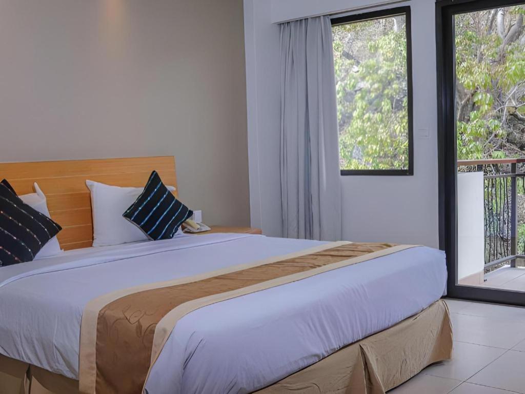 Laprima Hotel Labuan Bajo Kültér fotó