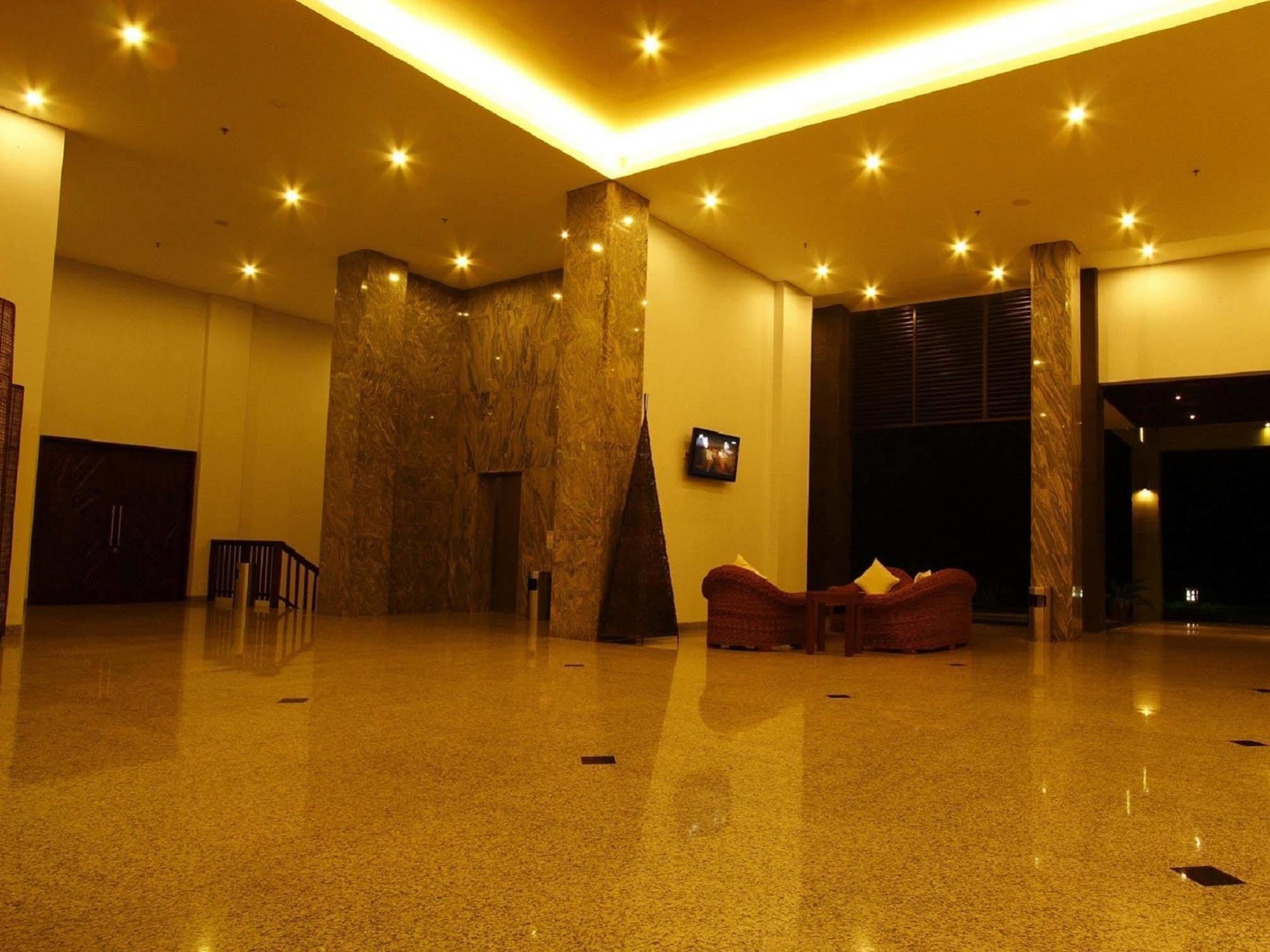 Laprima Hotel Labuan Bajo Kültér fotó